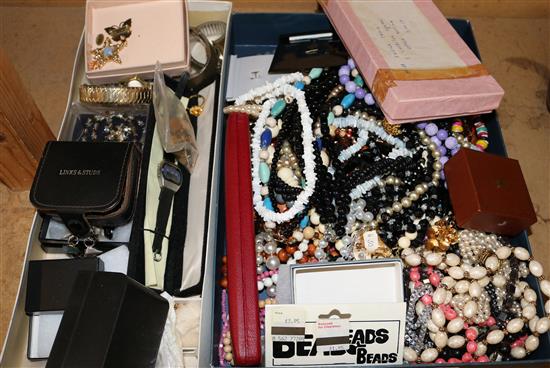 2 boxes of costume jewellery